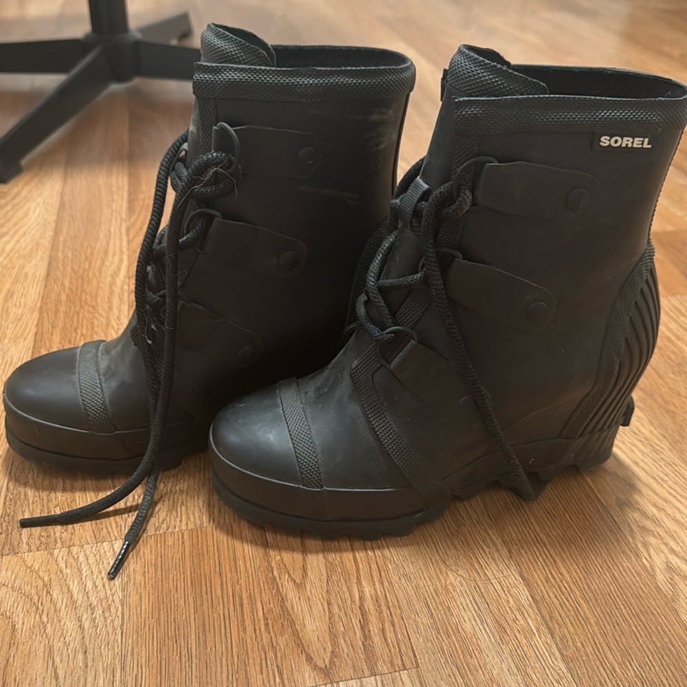 Black sorel boots
